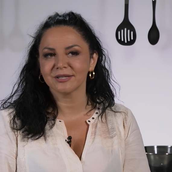 Laurina baka je kuvanjem oduševljavala TITA, a da li će ona uspeti sa nogu da obori SUDIJE "MASTERCHEFA"? (VIDEO)