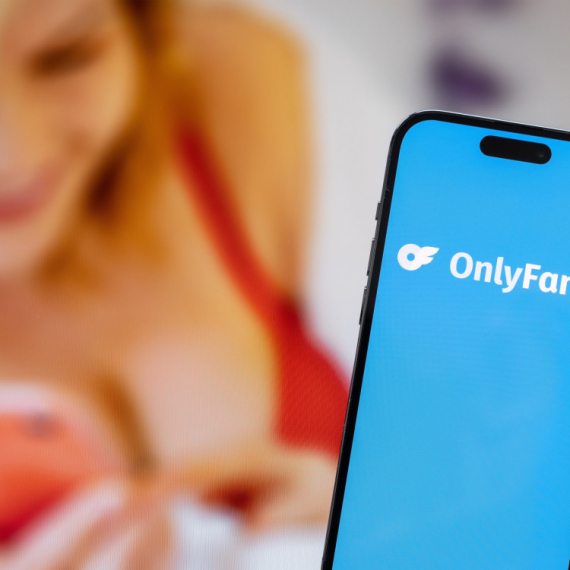 Onlyfans zvezda VODILA LJUBAV sa 100 studenata za samo dva vikenda: Moja mama je delila flajere i govorila im da spavaju sa njenom ćerkom!